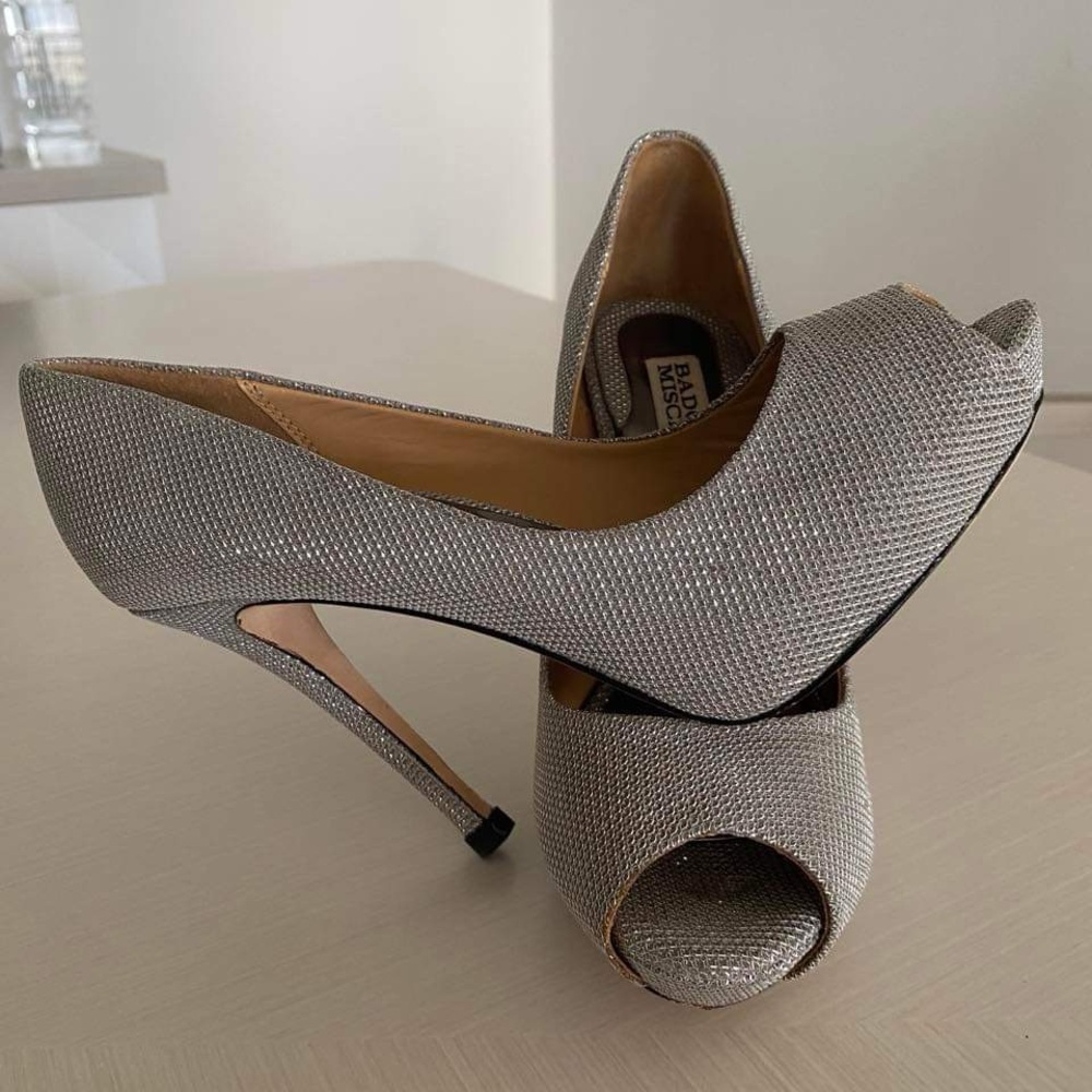 Badgley Mischka Silver Pumps